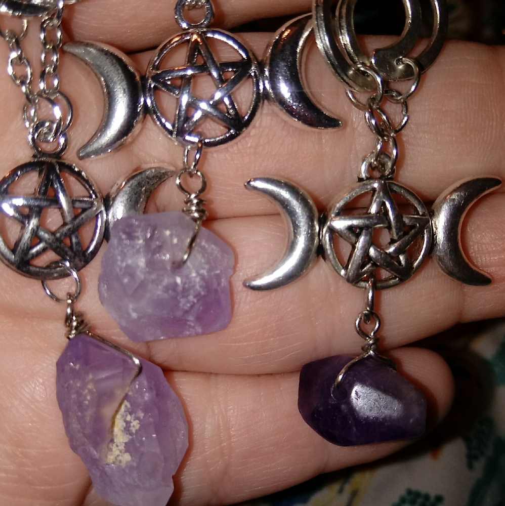 Gorgeous triple moon Goddess necklace - Picture 2 of 5